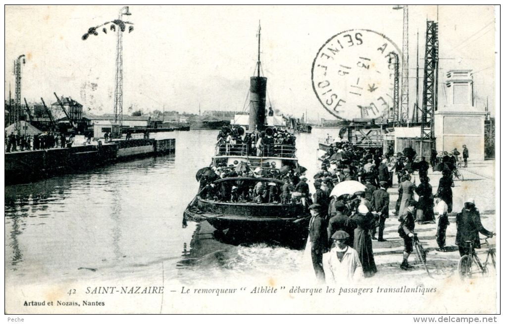 N°40214 -cpa Saint Nazaire -le Remorqueur "Athlète" Débarque Les Passagers Transatlantiques- - Remorqueurs