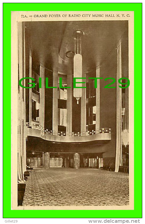 NEW YORK CITY, NY - GRAND FOYER OF RADIO CITY MUSIC HALL - TRAVEL IN 1936 - MANHATTAN POST CARD PUB. CO - - Stades & Structures Sportives