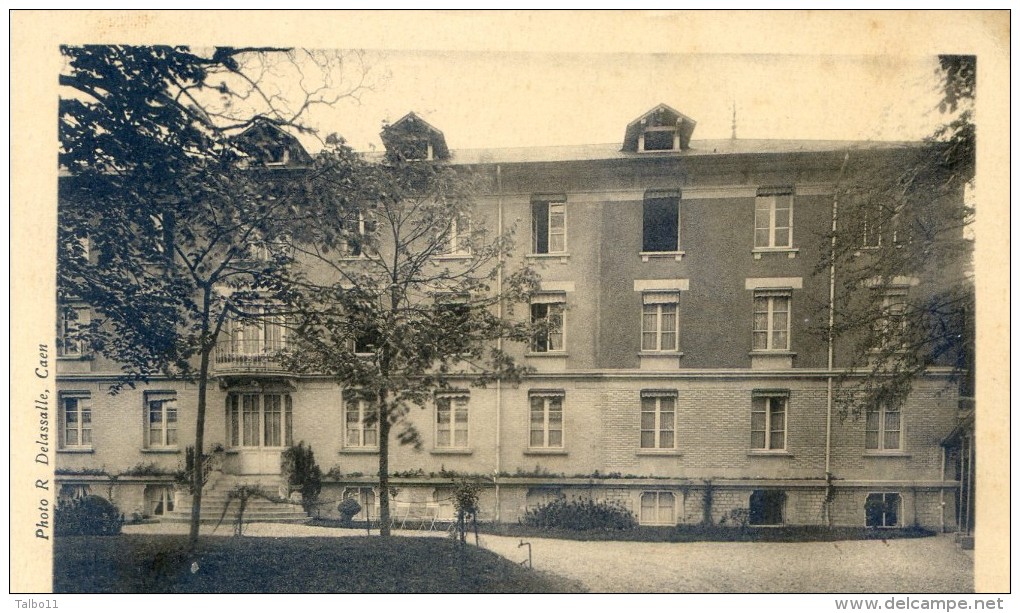 Caen -  Clinique Chirurgicale Saint Martin - Un Ensemble Vu Du Jardin - Caen