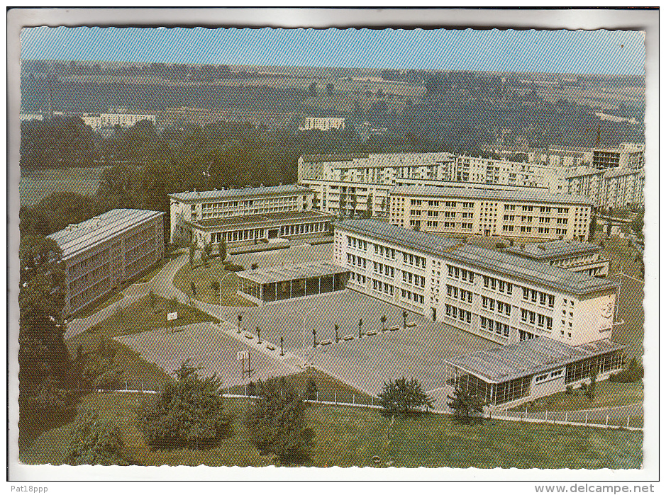 BARENTIN 76 - Ecole Natioanle Louis Pergand - CPSM Dentelée GF RARE ? (0 Sur Le Site) - Seine Maritime - Barentin