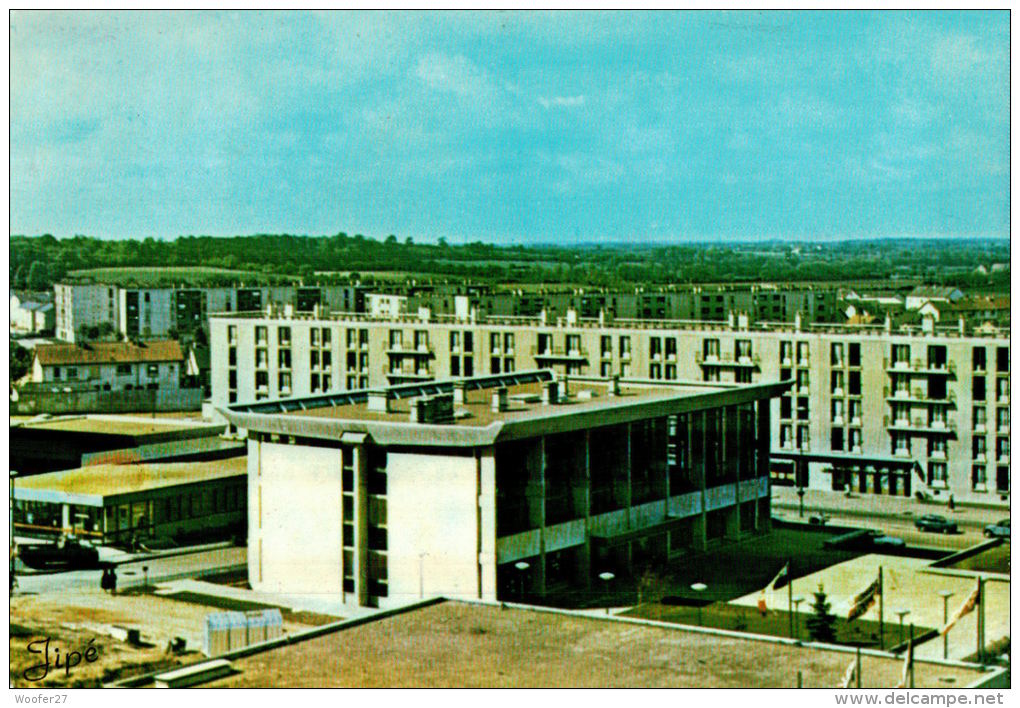 CPM  ALLONNES    L'hotel De Ville , Le Clos Fleuri  Et Le Quartier - Allonnes