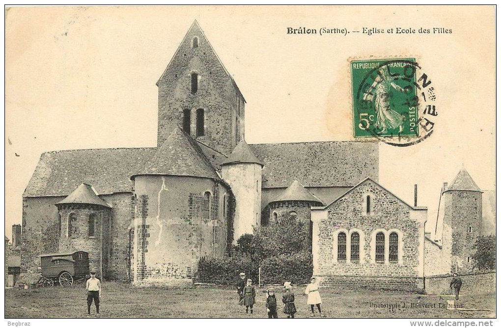 BRULON     EGLISE ET ECOLE DES FILLES    ROULOTTE - Brulon