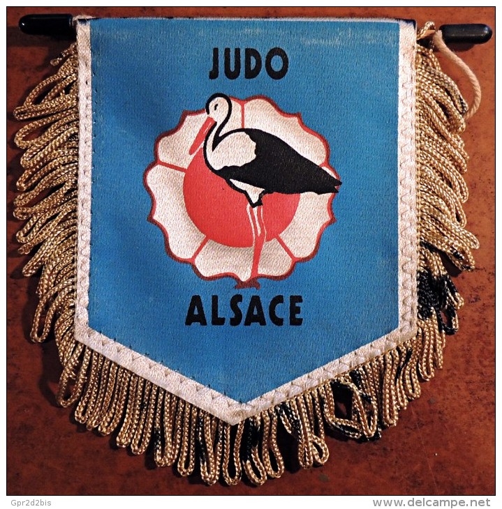 Ancien Fanion Du Judo En Alsace - Cigogne - - Sports De Combat