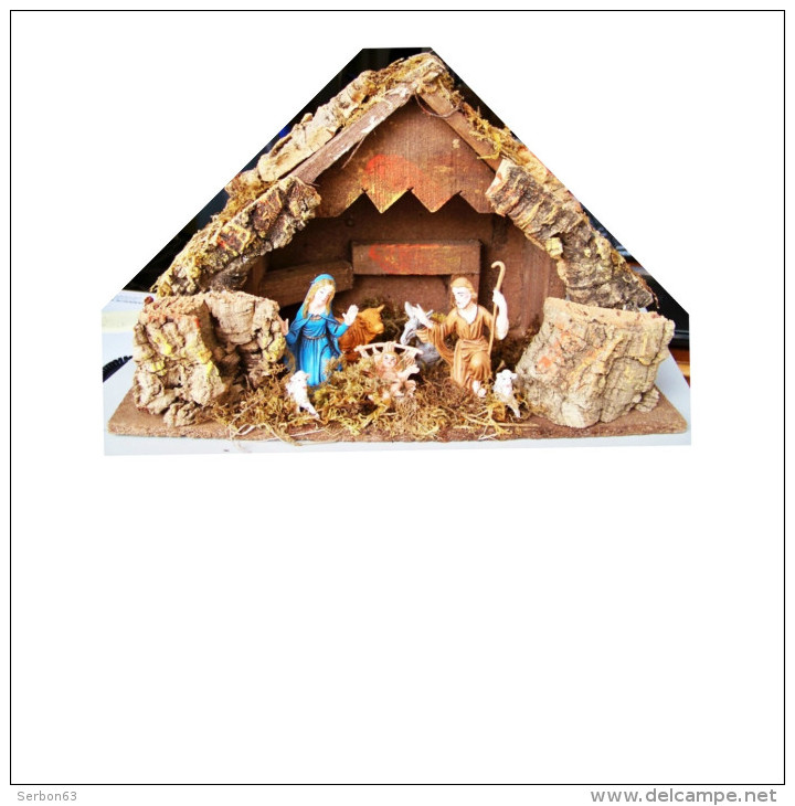 CRECHE DE NOEL BOIS ECORCE MOUSSE... AVEC 7 PERSONNAGES et ANIMAUX EN PLASTIQUE DIMENSIONS : LONG 35 LARG 16 HAUT 22cm