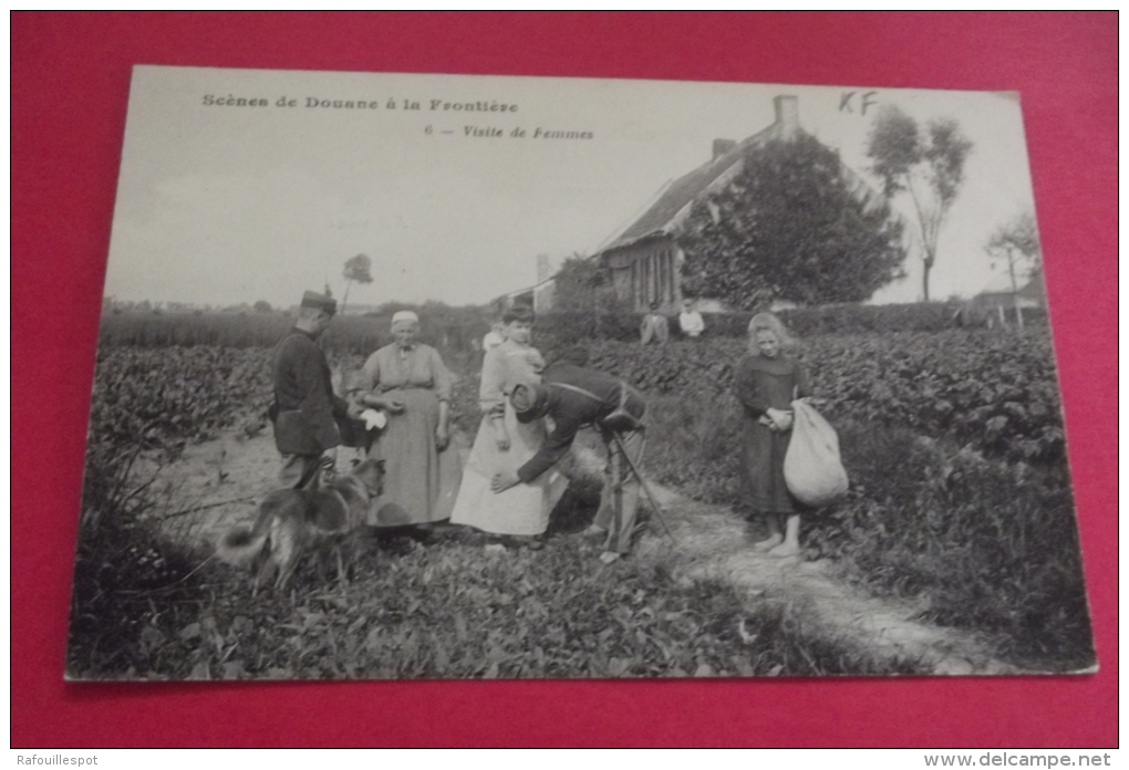 Cp Scenes De Douane A La Frontiere Visite De Femmes - Customs