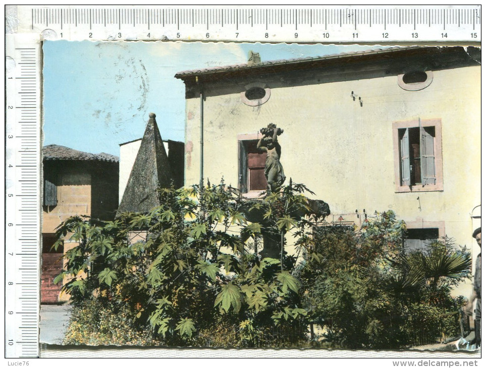 AIGUES  VIVES   -   La Fontaine  -  Place  Gaston Doumergue  - Enfant Du Pays - Aigues-Vives