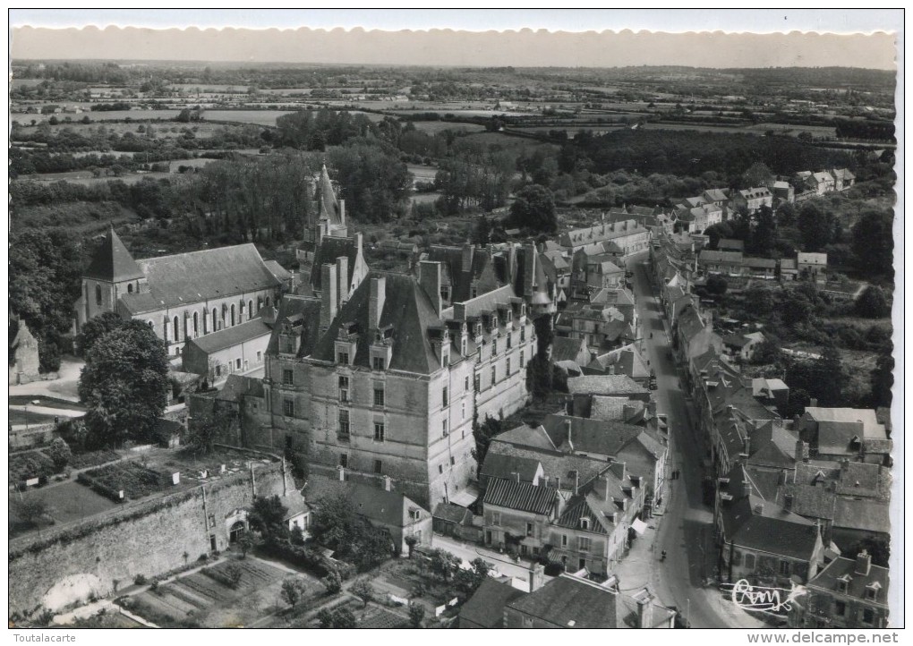 CPSM 49 DURTAL VUE AERIENNE LE CHATEAU ET L EGLISE  Grand Format 15 X 10,5 - Durtal