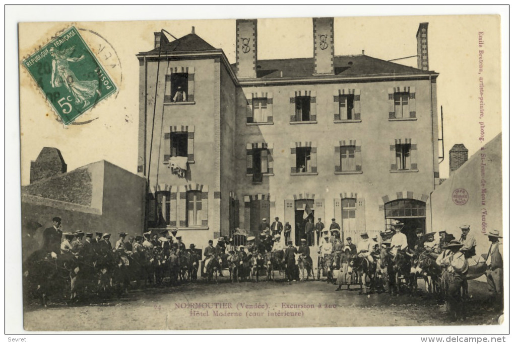 NOIRMOUTIER. - Excursion à âne . Hôtel Moderne (cour Intérieure) - Noirmoutier