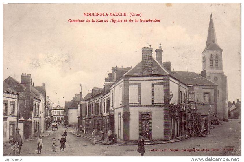 MOULINS LA MARCHE 2 CPA Carrefour De La Rue De L église Et De La Grande Rue Place De La Mairie - Moulins La Marche