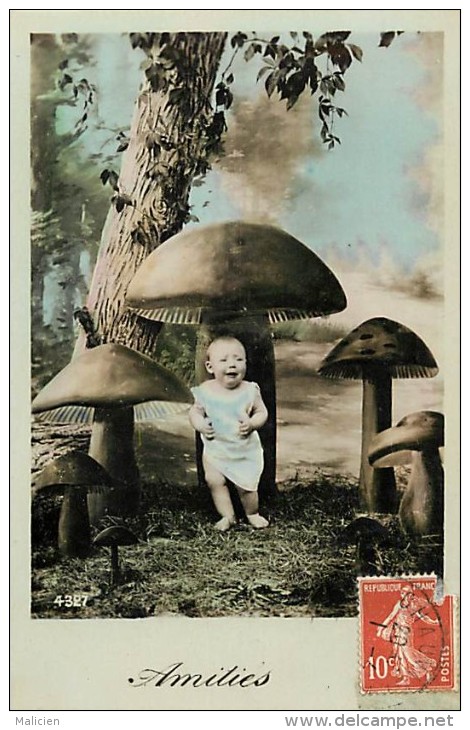 Themes Div-ref H857- Amities - Bébé Et Champignons - Theme Champignon -bébés  - Carte Bon Etat  - - Bébés