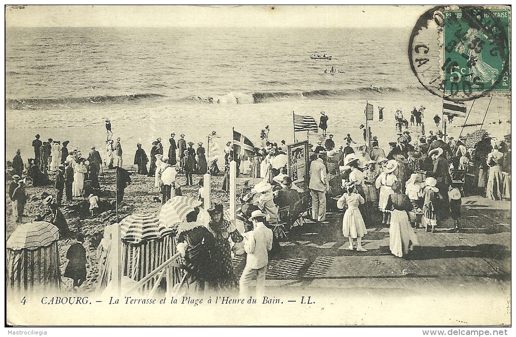 FRANCIA  CALVADOS  CABOURG  La Terrasse Et La Plage à L' Heure Du Bain - Cabourg