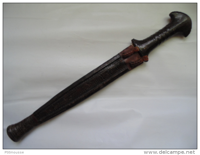 COUTEAU ANCIEN AFRIQUE NOIRE / ARME PRIMITIVE - Knives/Swords