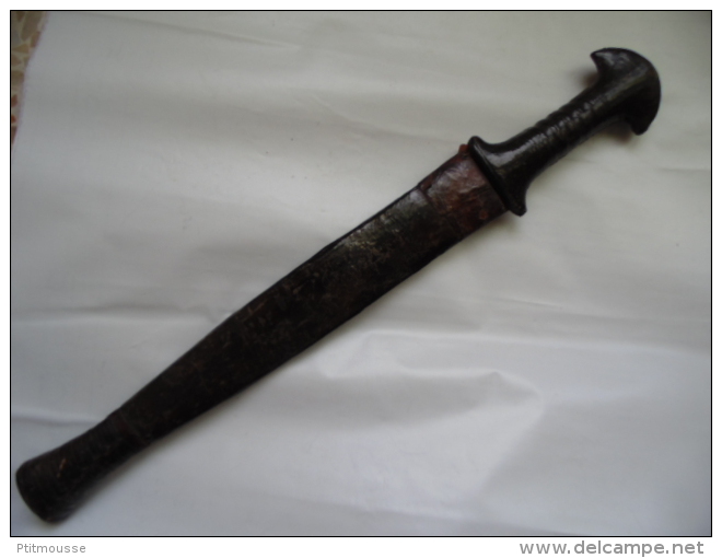 COUTEAU ANCIEN AFRIQUE NOIRE / ARME PRIMITIVE - Knives/Swords