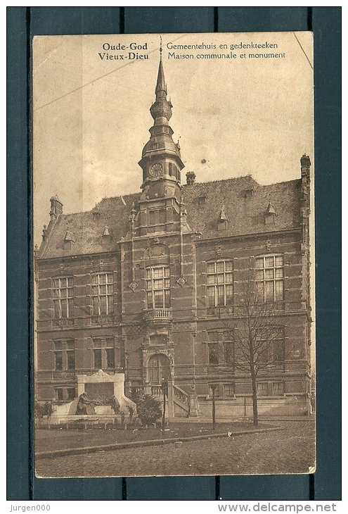 OUDE GOD: Gemeentehuis En Gedenkteeken, Gelopen Postkaart 1945 (Uitg Maison Alice) (GA20609) - Mortsel