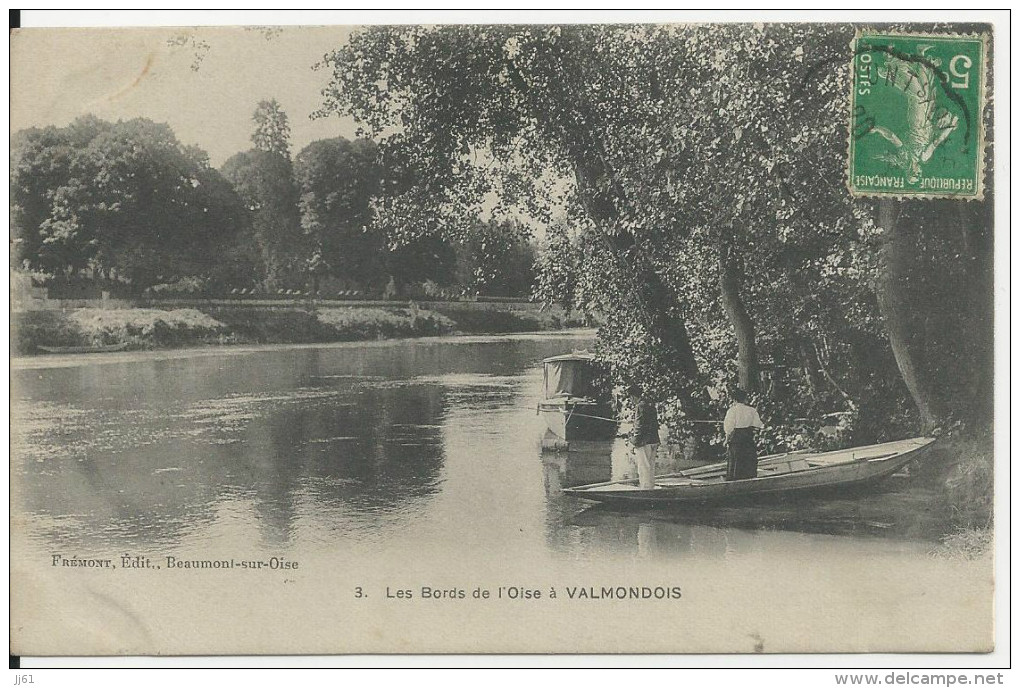 VALMONDOIS LES BORDS DE L OISE PECHEUR SUR LA BARQUE  CPA BON ETAT - Valmondois