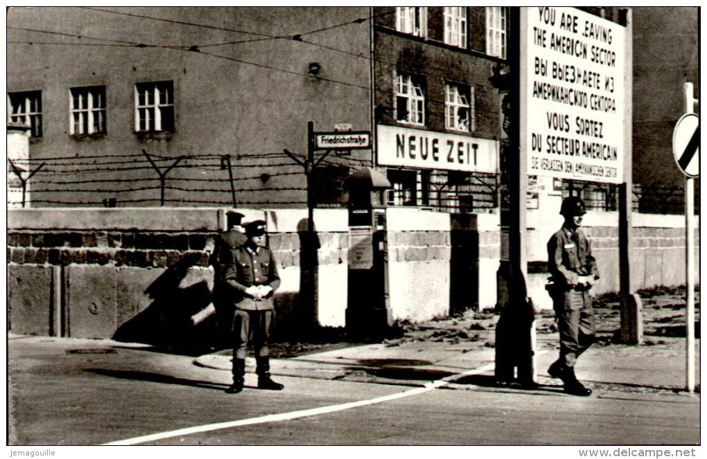 BERLIN - Ausländerübergang Friedrichstrasse "Checkpoint" - M-3 - Friedrichshain