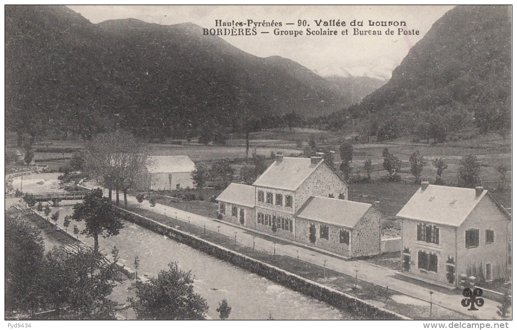 CPA - Bordères - Groupe Scolaire Et Bureau De Poste - Borderes Louron