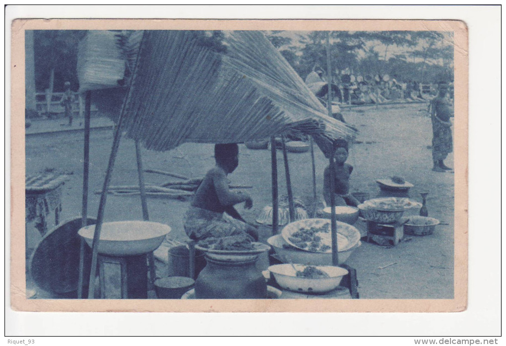 MISSIONS  AFRICAINES - PROVINCE DE L´EST - SCENE DE MARCHE - Non Classés