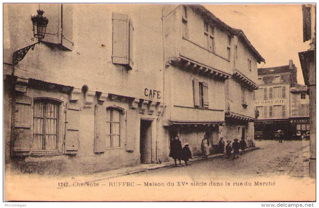 RUFFEC - Maison Du XVe Siècle Dans La Rue Du Marché - Ruffec