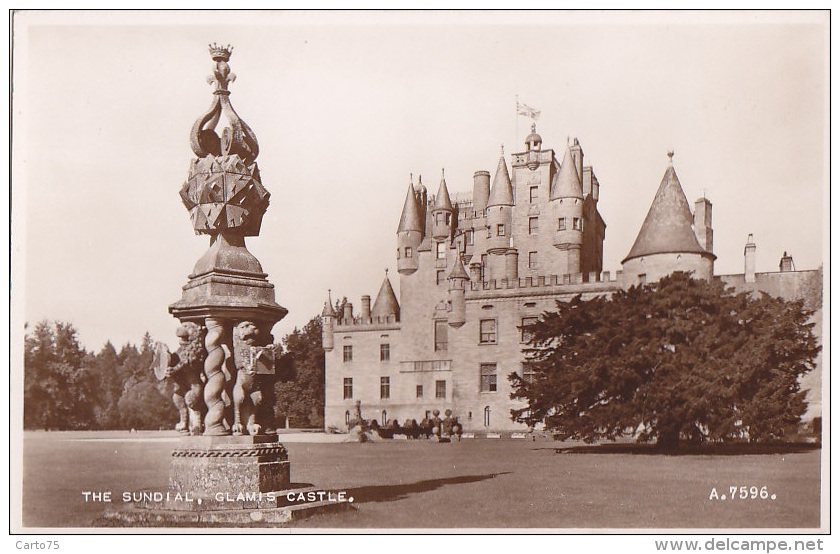 Royaume-Uni - Scotland - Glamis Castle - The Sundial - Angus