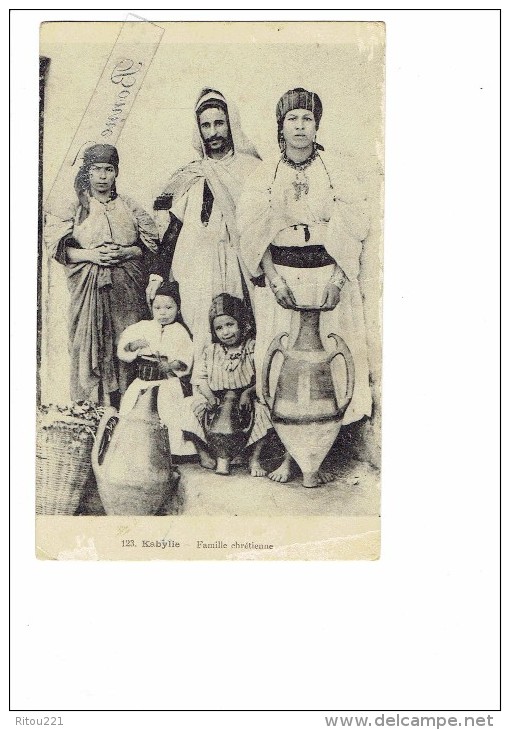 CPA - Algérie - Kabylie - Famille Chrétienne - N°123 - Femme Homme Et Enfants - Soeurs Missionnaires ND D'Afrique - Femmes