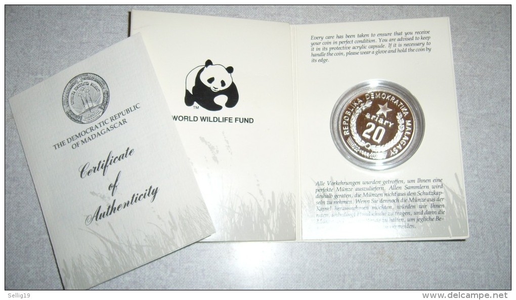 WWF 25th Anniversary Coin Collection - The Democratic Republic Of Madagascar - Ruffed Lemur - Madagaskar