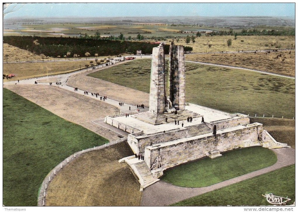 Thematiques 62 Pas De Calais Vimy Le Monument Canadien Ecrite Timbrée 1962 Cp Dentelée Cliché Cim - Autres & Non Classés