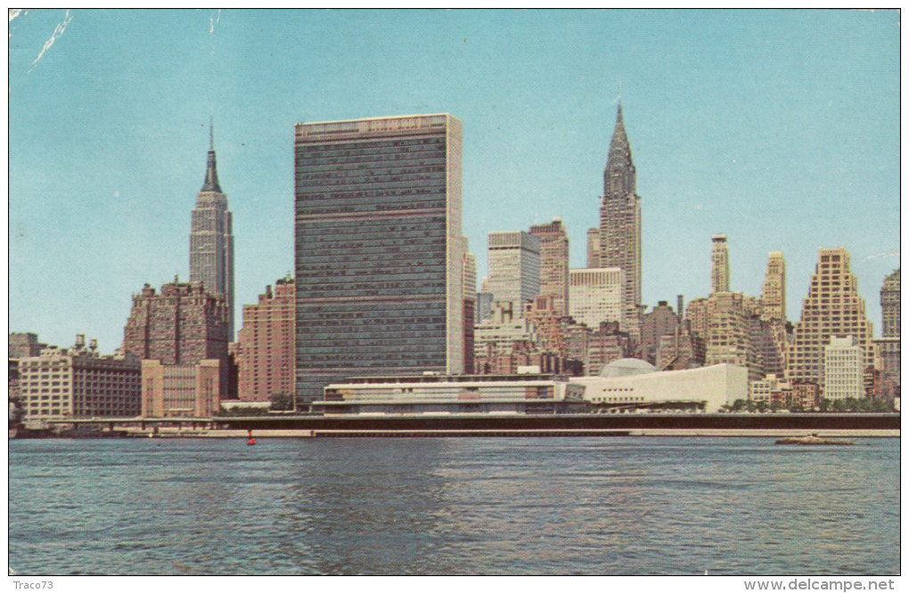 NEW  YORK   /  VIEW OF MID MANHATTAN FROM ACROSS THE EAST RIVER - Mehransichten, Panoramakarten