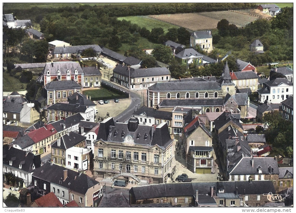 CRIQUETOT-L'ESNEVAL   VUE GENERALE AERIENNE -L'HOTEL DE VILLE ET L'EGLISE  CPSM - Criquetot L'Esneval