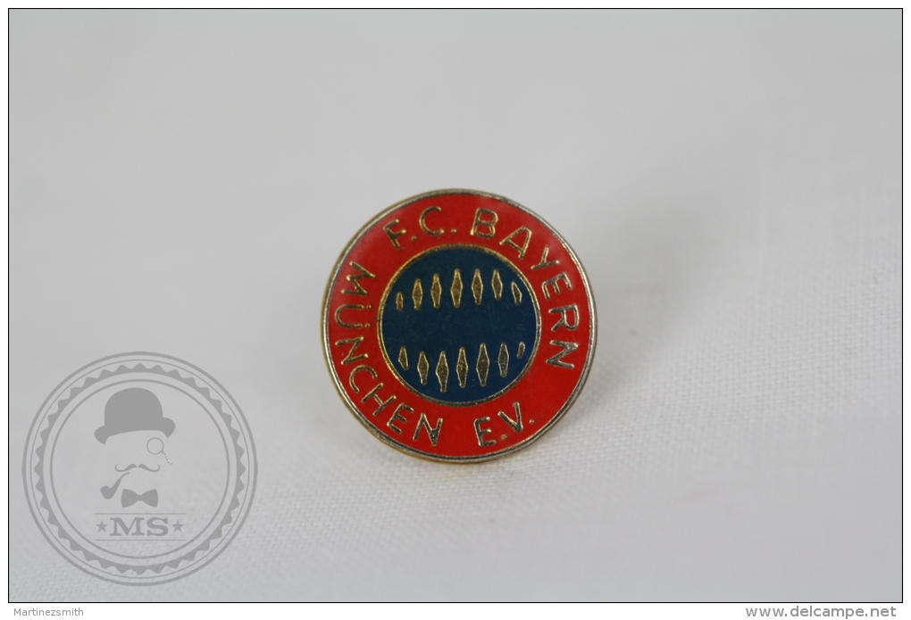 F.C. Bayern München E.V. Football Team - Pin Badge - Fútbol