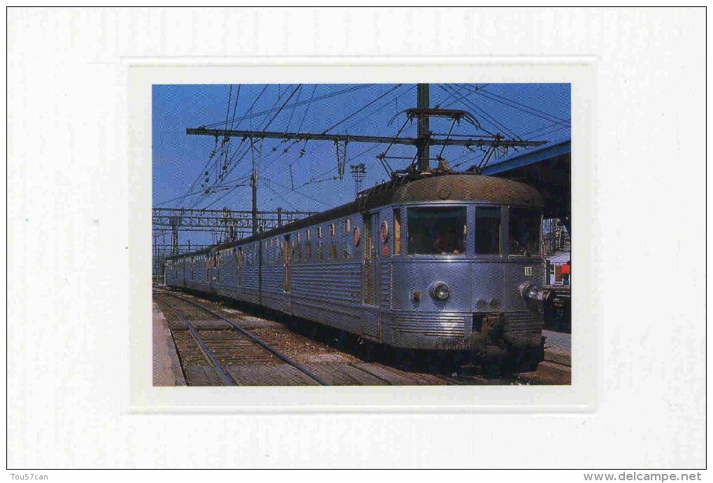 PARIS-MONTPARNASSE    (075)  -  PEU COURANTE CPSM. - Trains