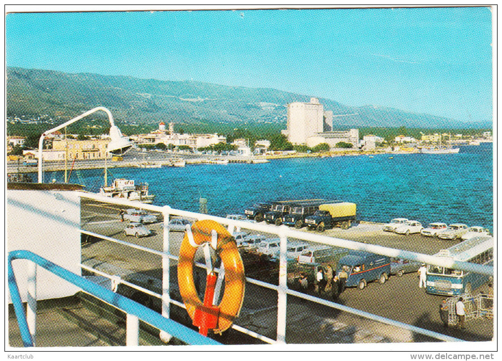 Xania / Canea : 4 USA TRUCKS, 2x OPEL KAPITÄN, VW 1200, PEUGEOT 404 BREAK, RENAULT GOELETTE - Souda Port - Voitures De Tourisme