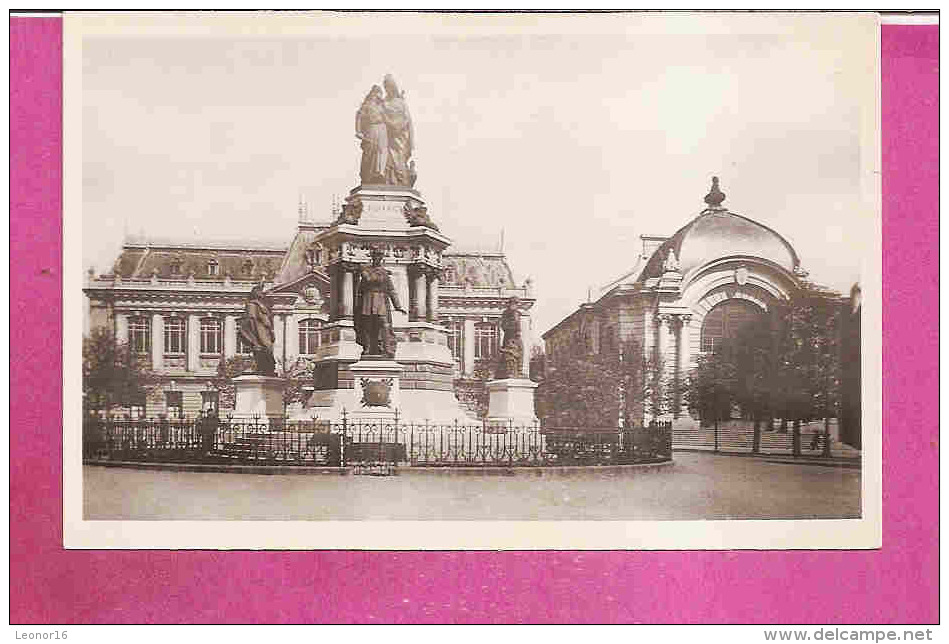 BELFORT -  ** LE MONUMENT DES 3 SIEGES - LE PALAIS DE JUSTICE ET LA SALLE DES FÊTES**  -  Edit : LA CIGOGNE   N° 15791 C - Belfort – Siège De Belfort