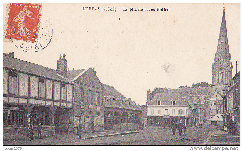 76 / AUFFAY / LA MAIRIE ET LES HALLES / - Auffay