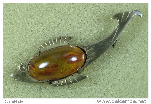 Antike Silber-Brosche Im Fischmotiv Und Echtem Berstein - Broches