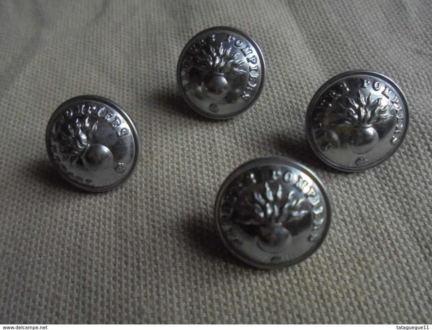 Ancien - Petit Lot 4 Boutons D'uniforme Sapeurs Pompiers - Buttons