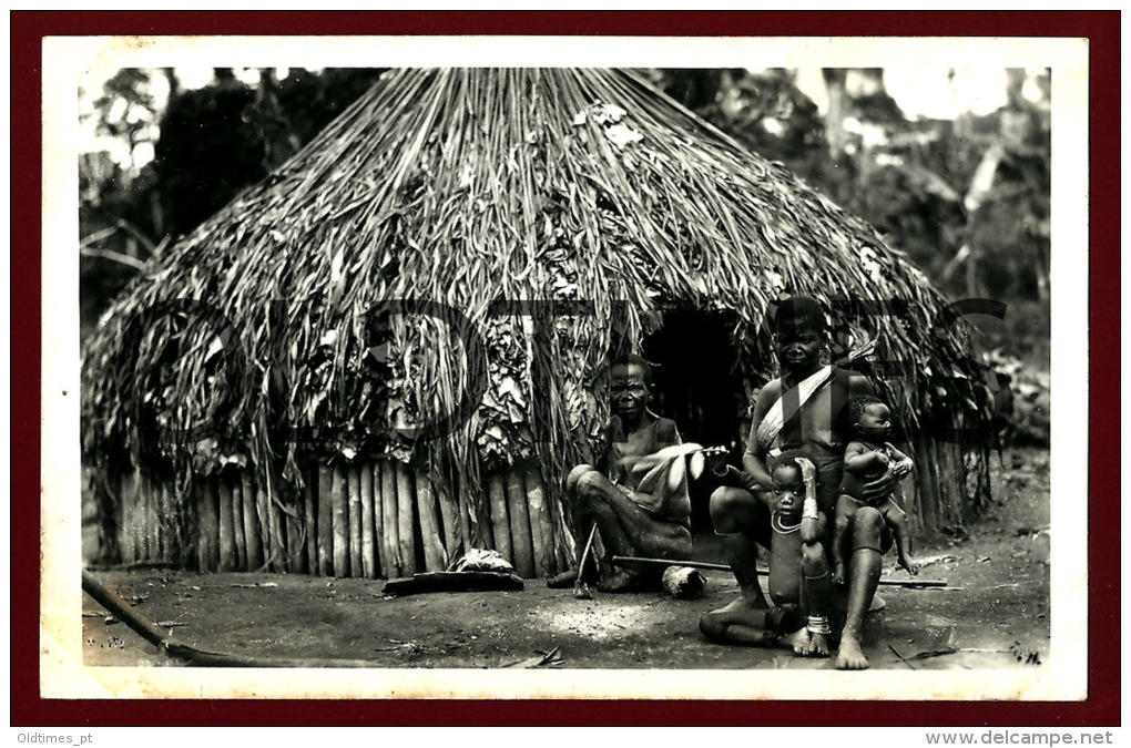 LIBERIA - A TYPICAL HOUSE - 1950 REAL PHOTO PC - Liberia