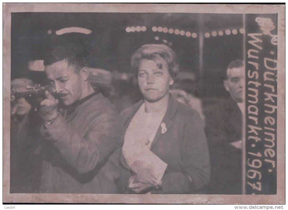 Carte-Photo Tir à La Carabine à La Foire Dürkheimer Wurstmarkt 1967 - Kermissen