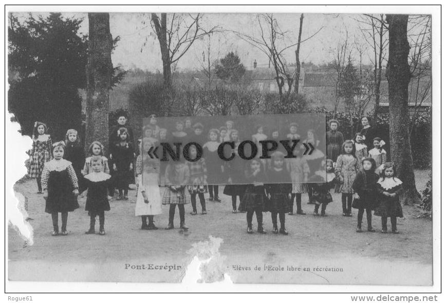 PONT ECREPIN  - Les élevés De L'école Libre En Récréation - Pont Ecrepin