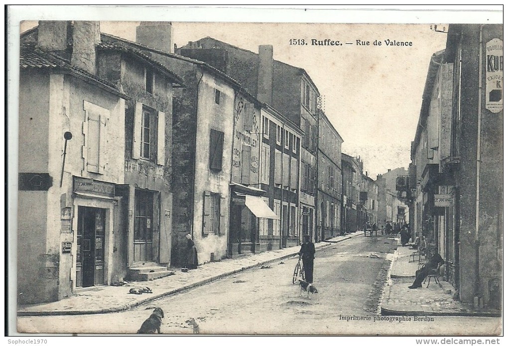 POITOU CHARENTE - 16 - CHARENTE - RUFFEC - Rue De Valence - Animation - Ruffec