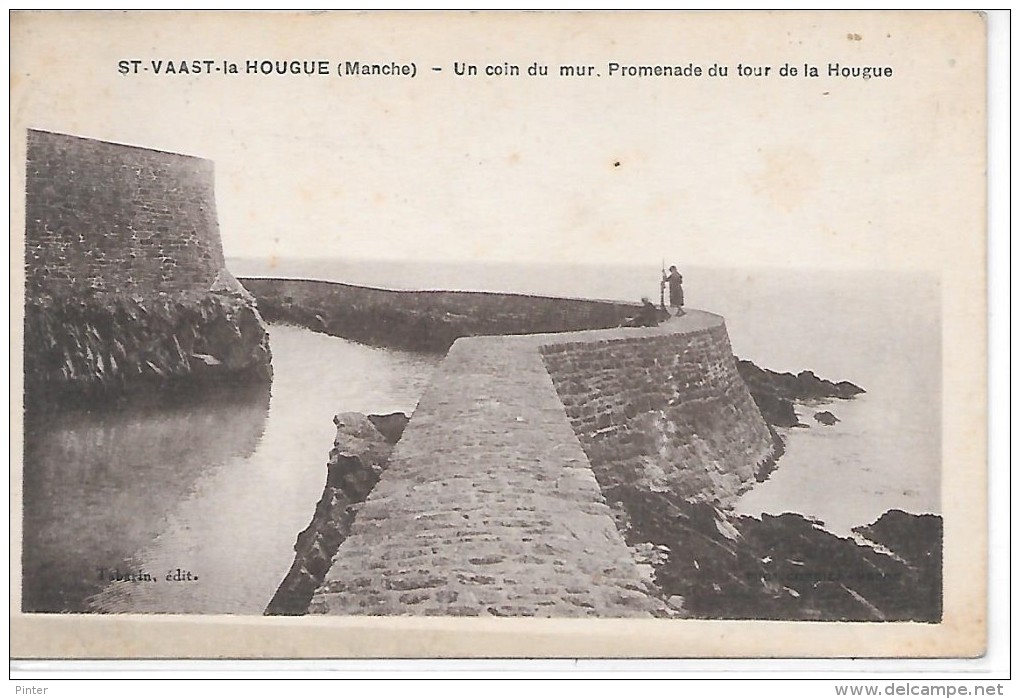 SAINT VAAST LA HOUGUE -  Un Coin Du Mur. Promenade Du Tour De La Hougue - Saint Vaast La Hougue