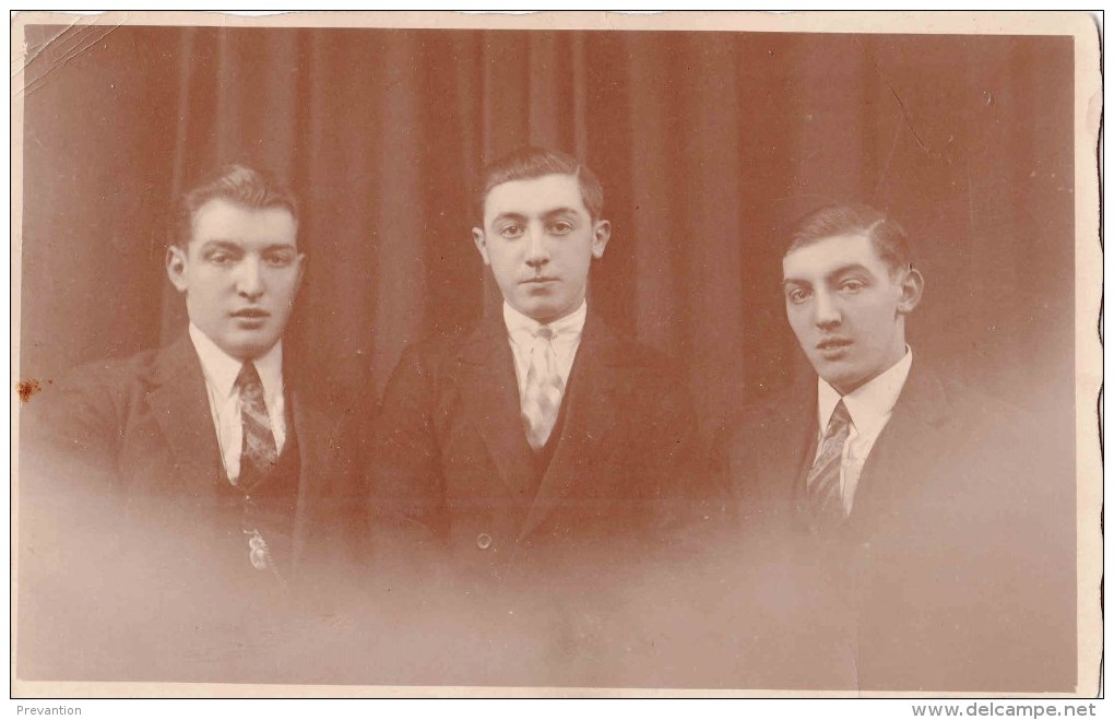 THULIN - (Cachet Au Dos " M. Lépine-Simon - Photos 5, Rue Du Cimetière, Thulin) La Famille, Les 3 Frères? - Hensies