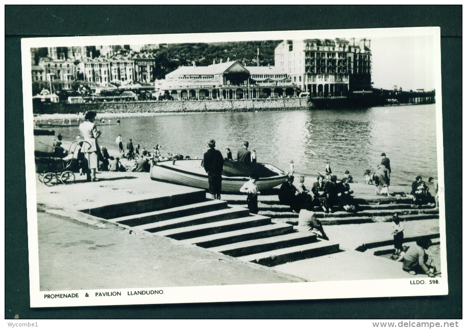 WALES  -  Llandudno  Promenade And Pavilion  Unused Postcard As Scan - Caernarvonshire