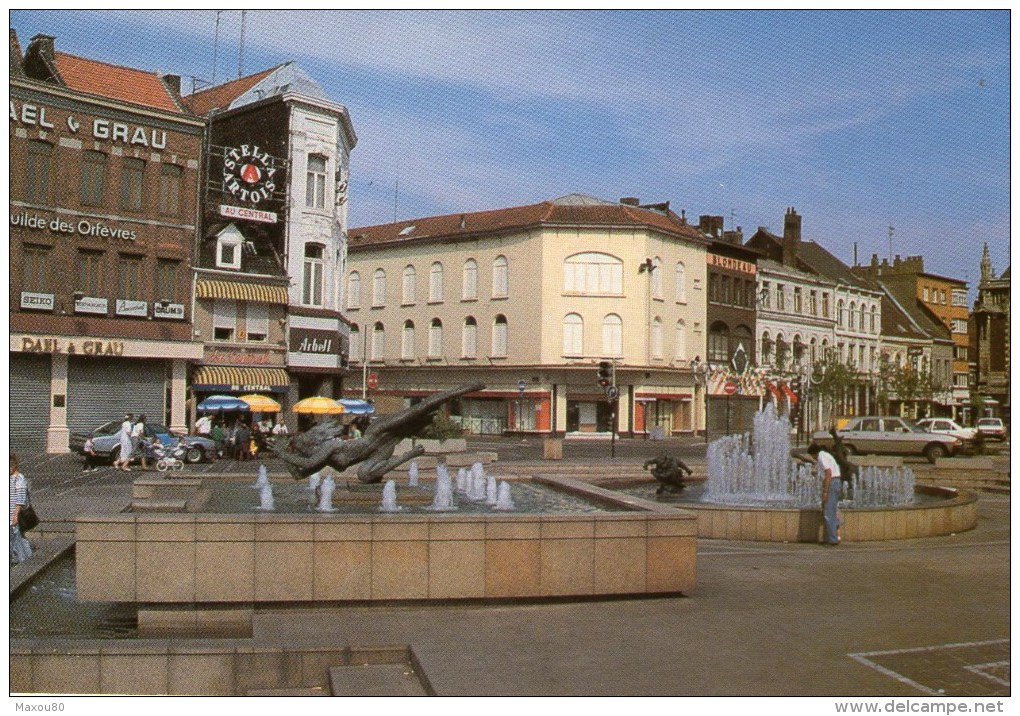 TOURCOING - Grand Place  - (Vieilles Voitures ...) - - Tourcoing