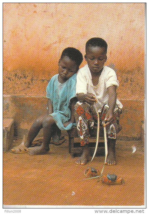 Bénin - Afrique Occidentale - Les Enfants Jouent, Mais Sont-ils Heureux ? - Benin