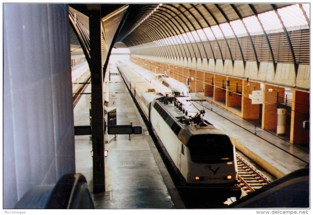 Séville - Gare Santa Justa - Rame "Talgo 200" - Trains