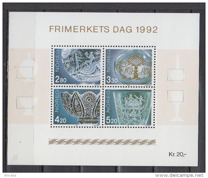 NORVEG      1992      BF    N°   18            COTE    10 € 00 - Blokken & Velletjes