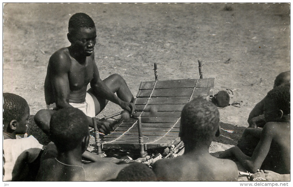 BURKINA FASO. ENVIRONS DE BOBO-DIOULASSO. MUSICIENS LOBI. - Burkina Faso