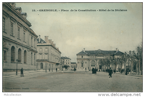 38 GRENOBLE / Place De La Constitution, Hôtel De La Division / - Grenoble