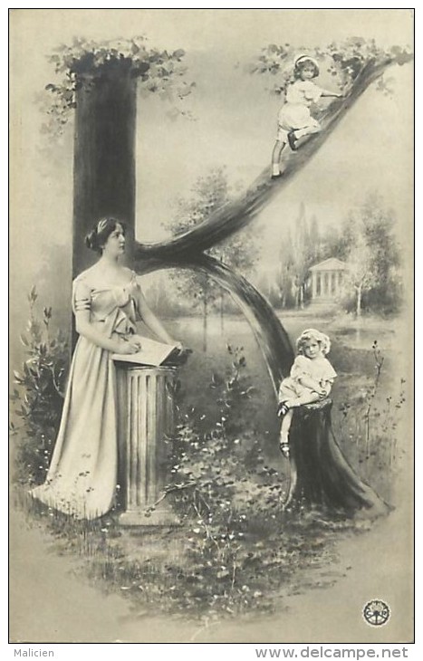 Ref C402- Femme  Et Enfants- Lettre K - Alphabet - Theme Lettres - Femmes -enfants - Montage Photographique - - Donne